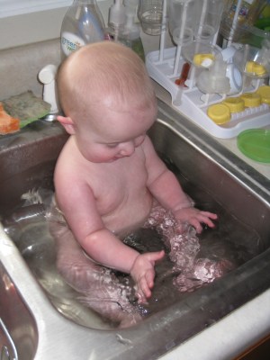 kivrin-in-the-sink-2