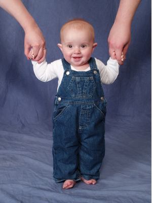 kivrin-with-mommy-and-daddy-hands