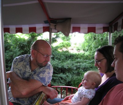 grandpa entertaining kivrin on the train