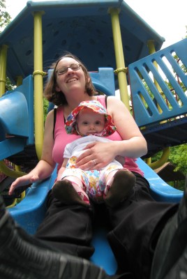 kivrin and mommy on the slide at woodland park