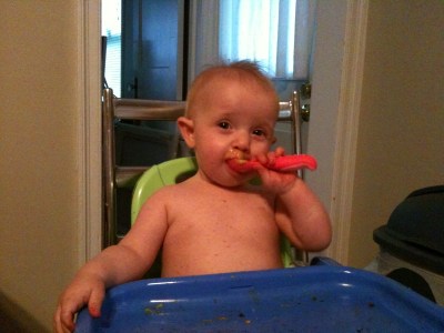 kivrin feeding herself with a spoon