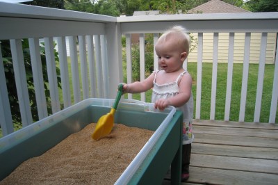 kivrin shoveling sand