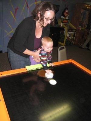 kivrin playing air hockey